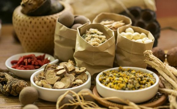 药食同源供应链与中药材餐饮食材新品研发趋势